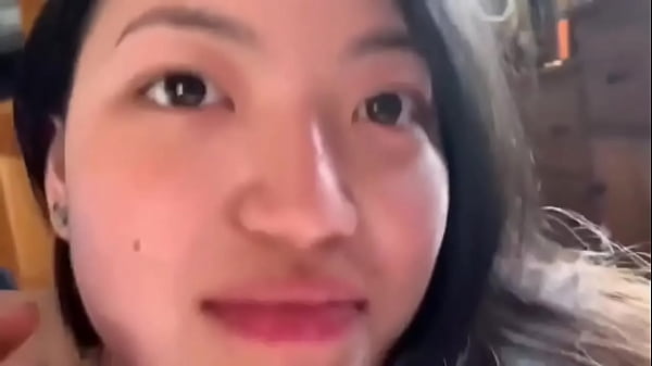 21岁嫩妹白虎学妹舔鸡巴是最厉害的,直接爽到喷射!